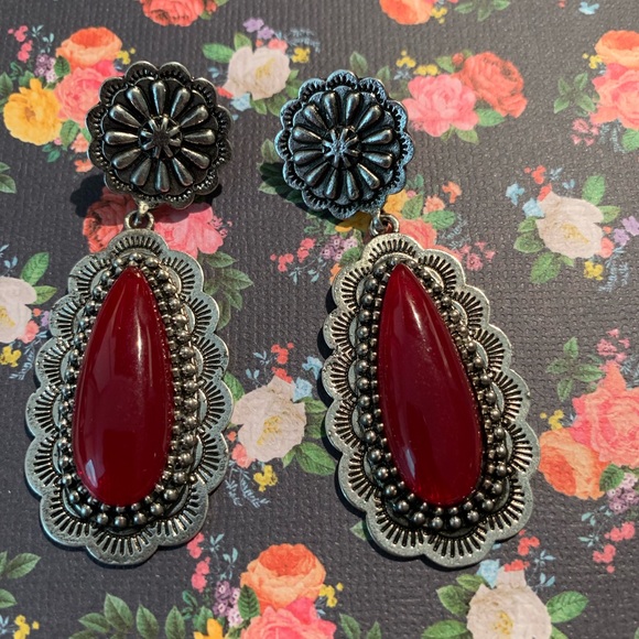 Jewelry - NWOT | Burgundy antique Earrings